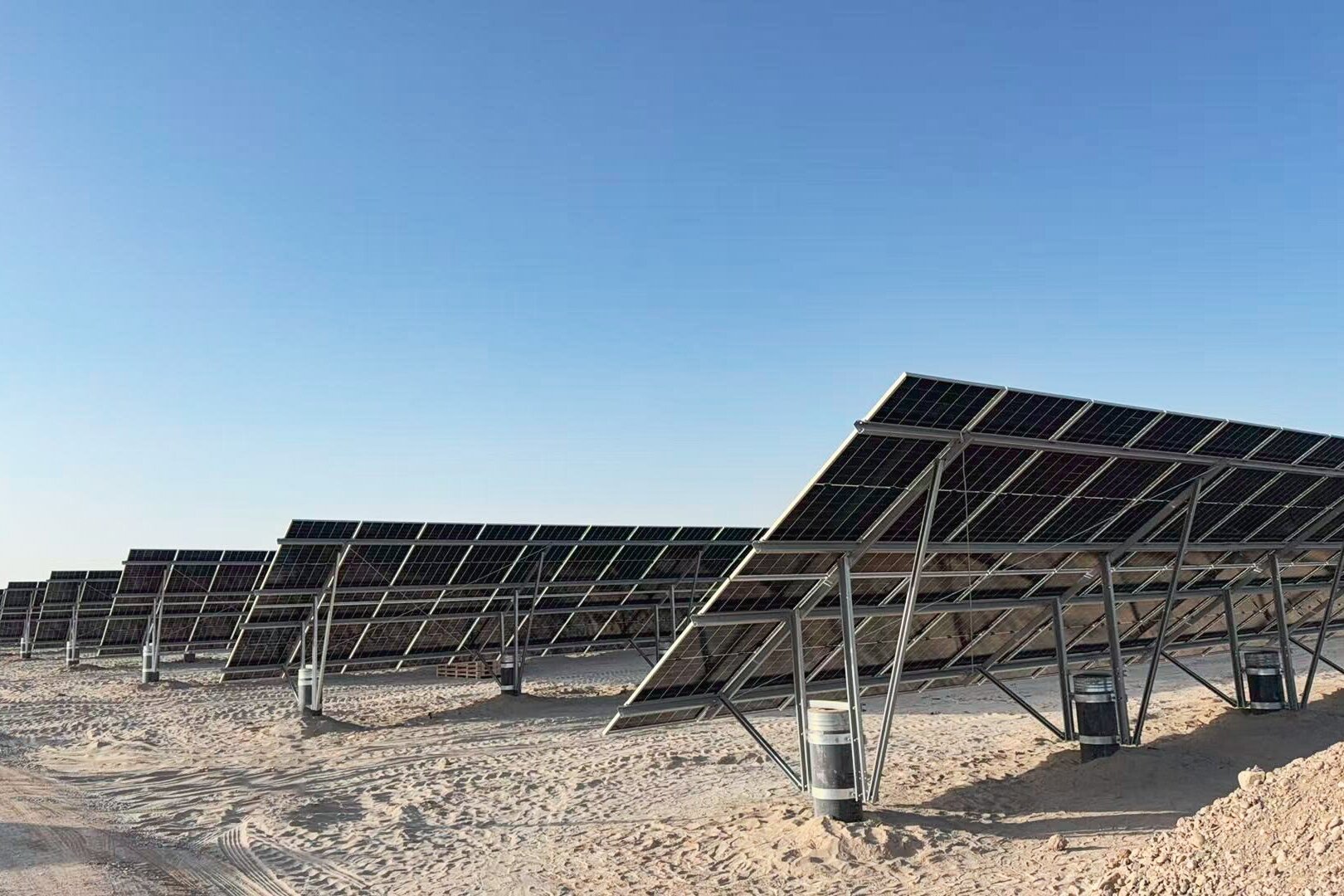 新疆轮台120MW光伏电站